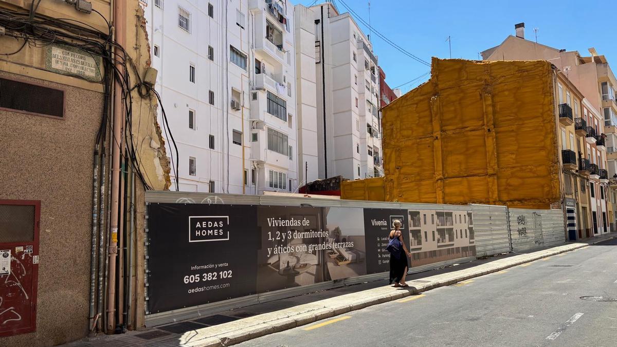 Promoción de viviendas de Aedas en la calle Azcárra, a escasos metros de la Gran Vía Fernando el Católico.
