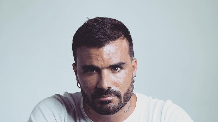 El cantante Tutto Durán, detenido por acoso sexual en internet a una menor