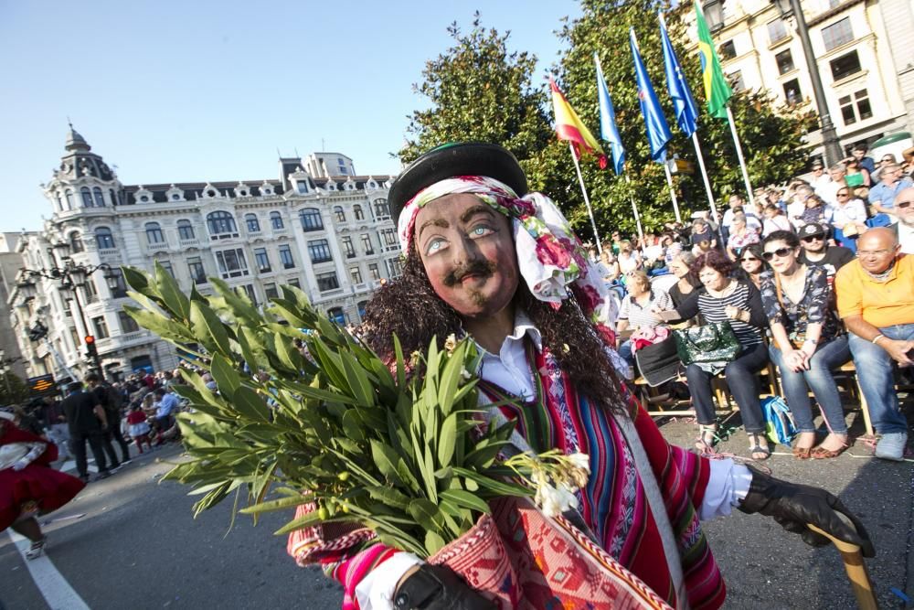 Oviedo celebra el desfile del Día de América en Asturias