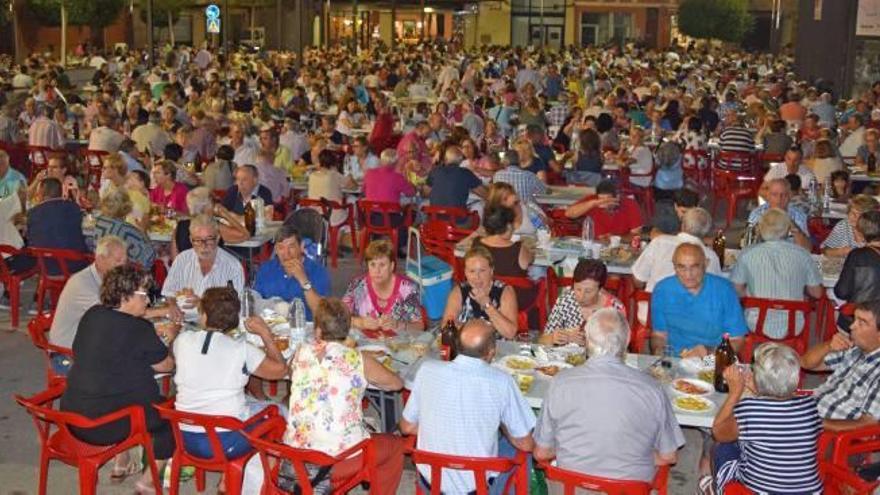 Más de 1.400 asistentes al «sopar popular» de Sedaví