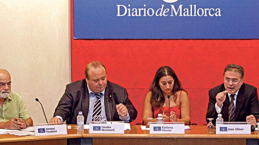 Antoni Tarabini, Onofre Martorell, Katiana Vicens y Joan Oliver durante el debate.