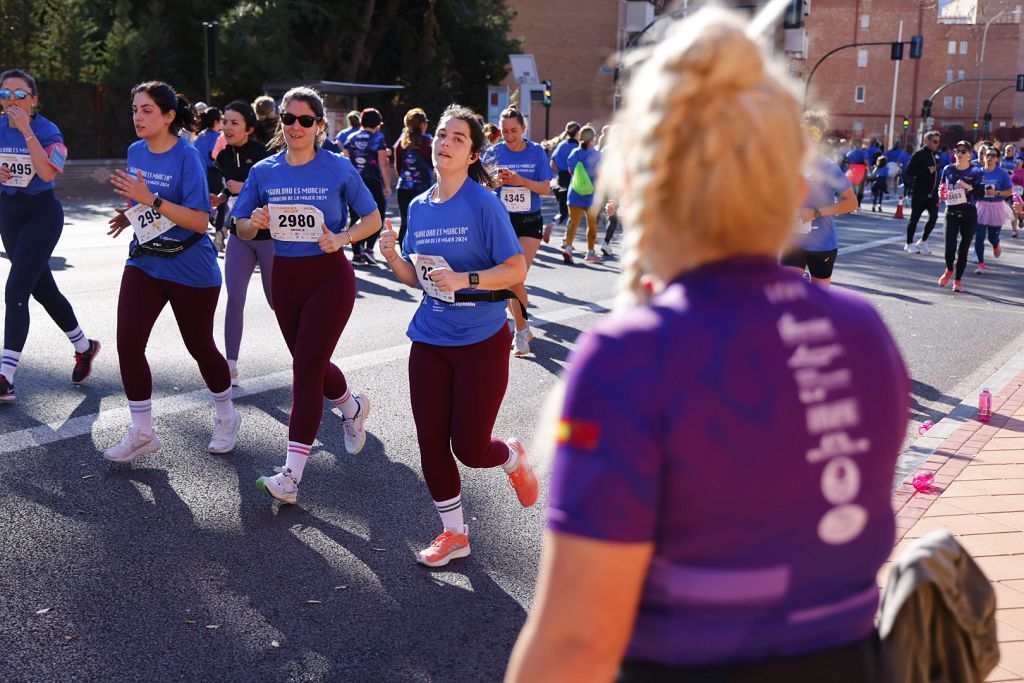 Imágenes del recorrido de la Carrera de la Mujer: avenida Pío Baroja y puente del Reina Sofía (I)