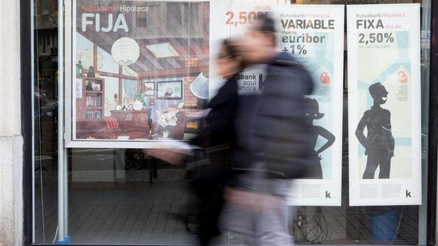Promoción de hipotecas en una oficina bancaria de Barcelona.