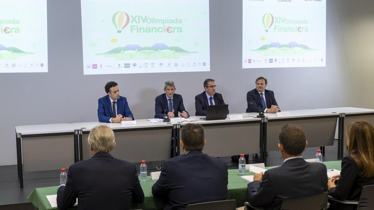 El Director de Sostenibilidad y RSC de Unicaja Banco, José María López; el director del Proyecto Edufinet, José M. Domínguez;  el  director  general  de la Fundación Bancaria Unicaja, Sergio Corral; y el Responsable de Sostenibilidad y Relación con Stakeholders en CECA, Juan Carlos López.