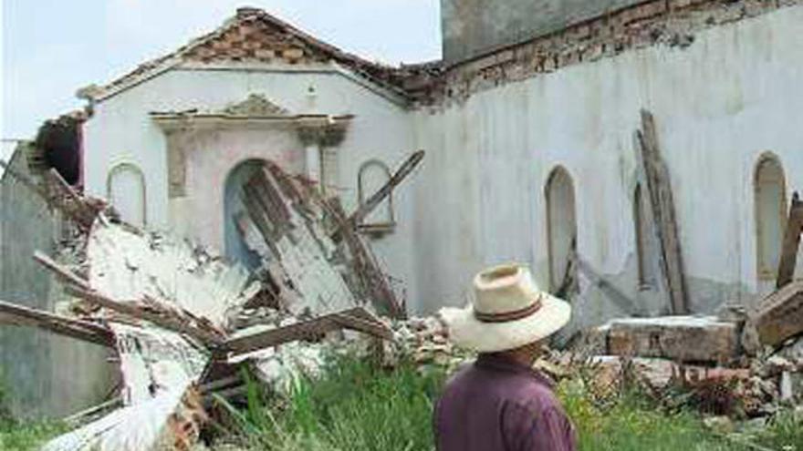 Asaja pide al obispo ayuda para rehabilitar una ermita de la huerta