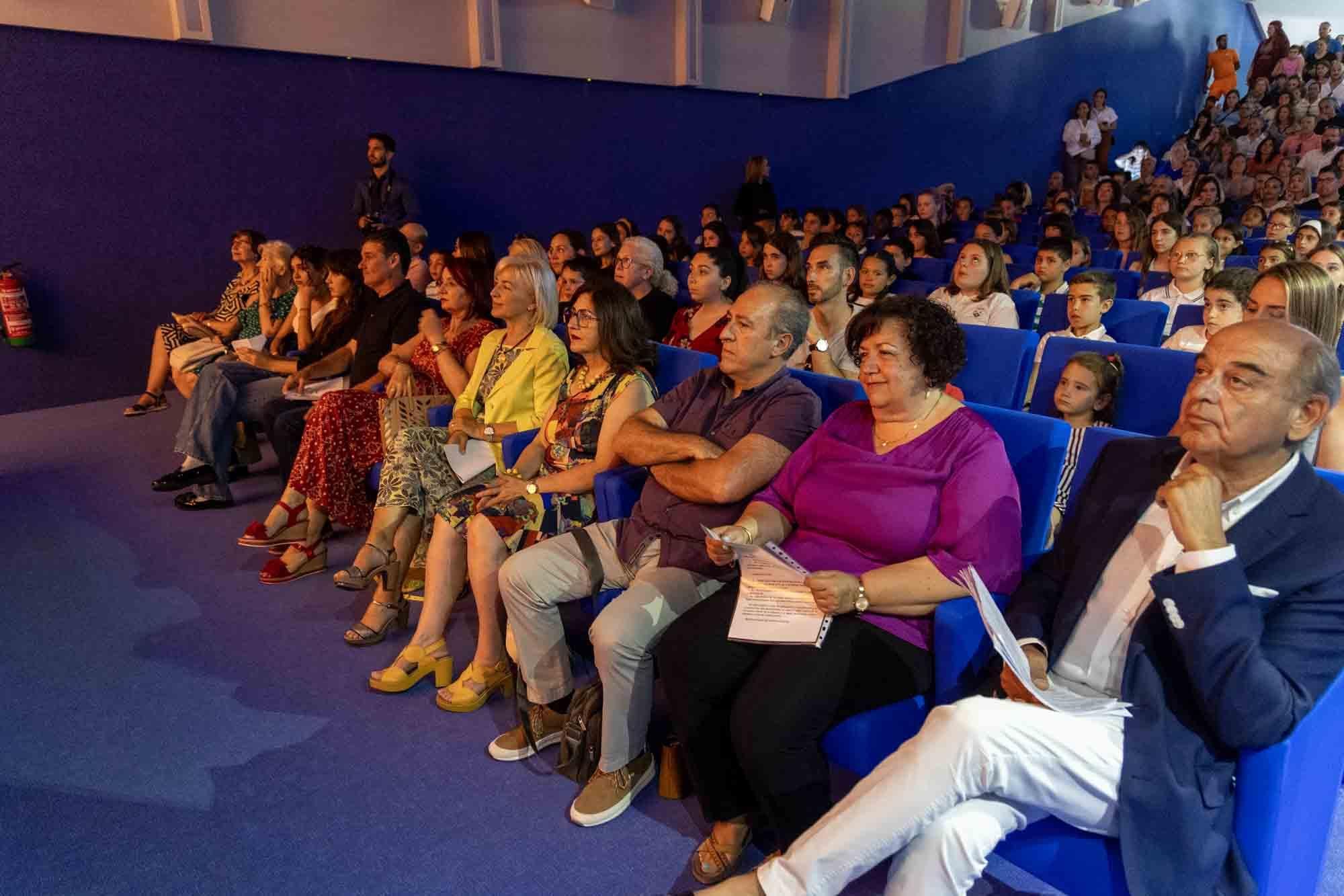 Entrega de premios del concurso infantil de relatos cortos "Cuéntame un cuento para comer" en el Club INFORMACIÓN organizado por COES