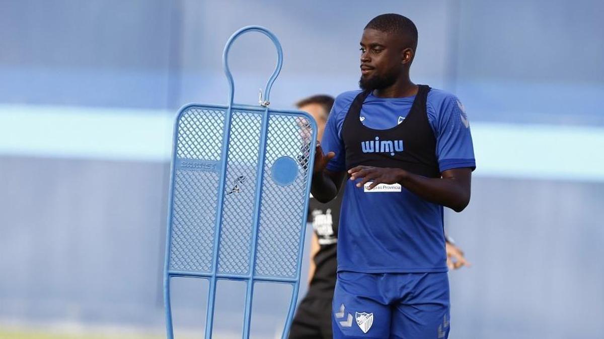 Alfred N'Diaye, en un entrenamiento del Málaga CF.
