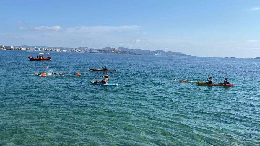 El paratriatleta Javier Vergara cumple con éxito su reto de 5km de natación por una causa benéfica