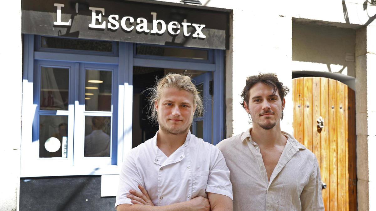 Lluís Vallín, cuiner, i Pau Bonis, cap de sala, del restaurant L'Escabetx a Girona.