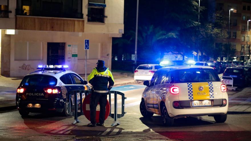 La Policía Nacional disuelve una pelea entre varias personas en Cáceres