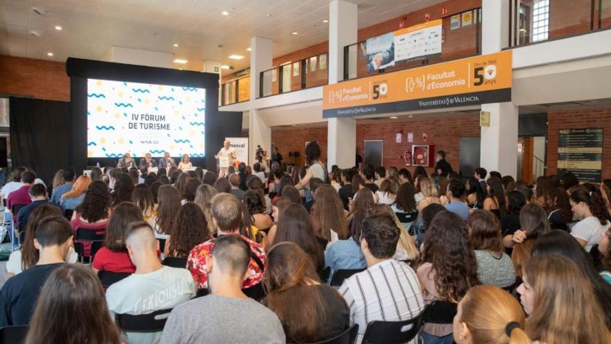 Los nuevos modelos turísticos, a debate en la Facultat d&#039;Economia