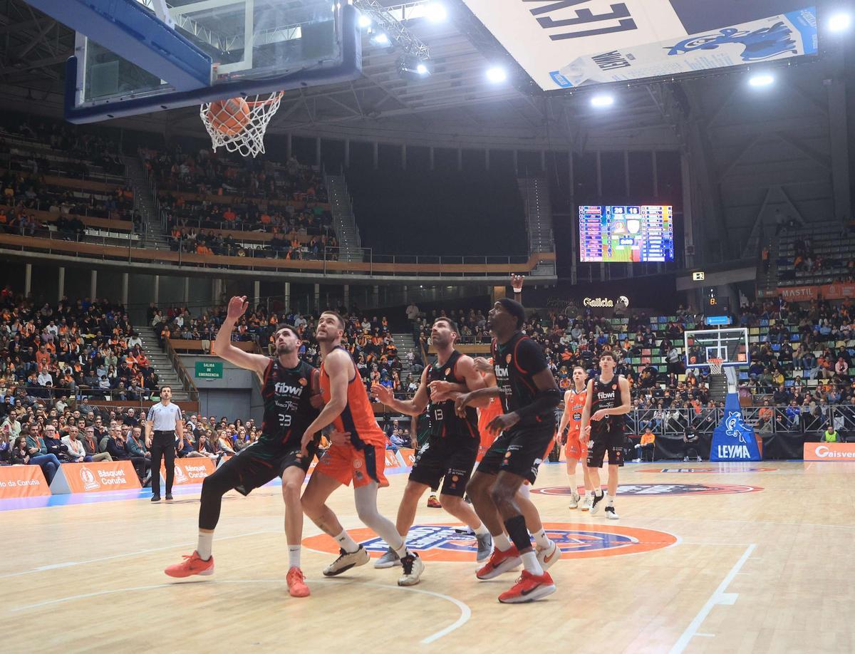 El Leyma Coruña arrasa al Fibwi Palma en el Coliseum (94-72)