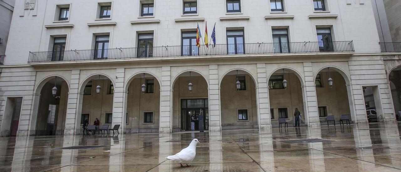 Fachada de la Audiencia de Alicante en una imagen de archivo.