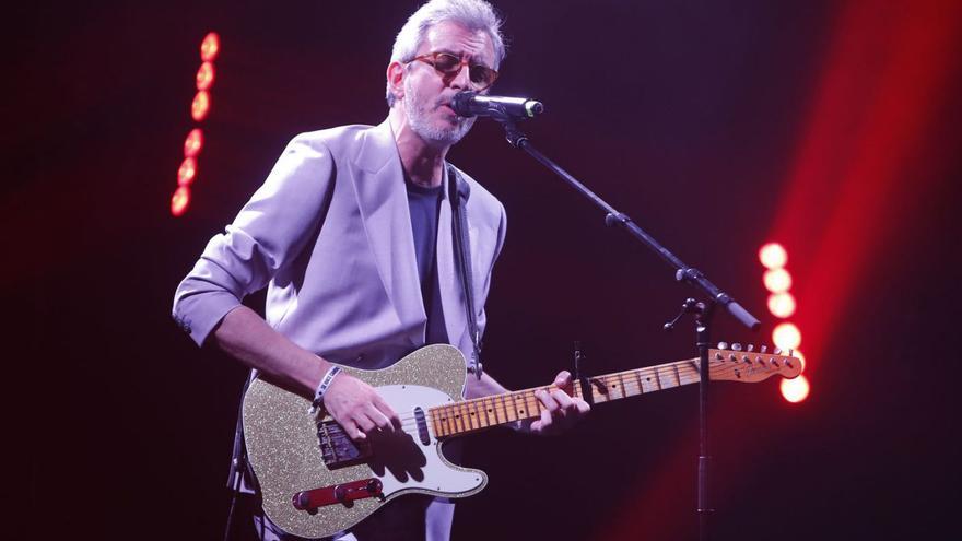 El cantante coruñés Xoel López, durante su actuación en la gala de entrega de los Premios de la Música Independiente (MIN), en Zaragoza. |  // JAVIER CEBOLLADA/EFE