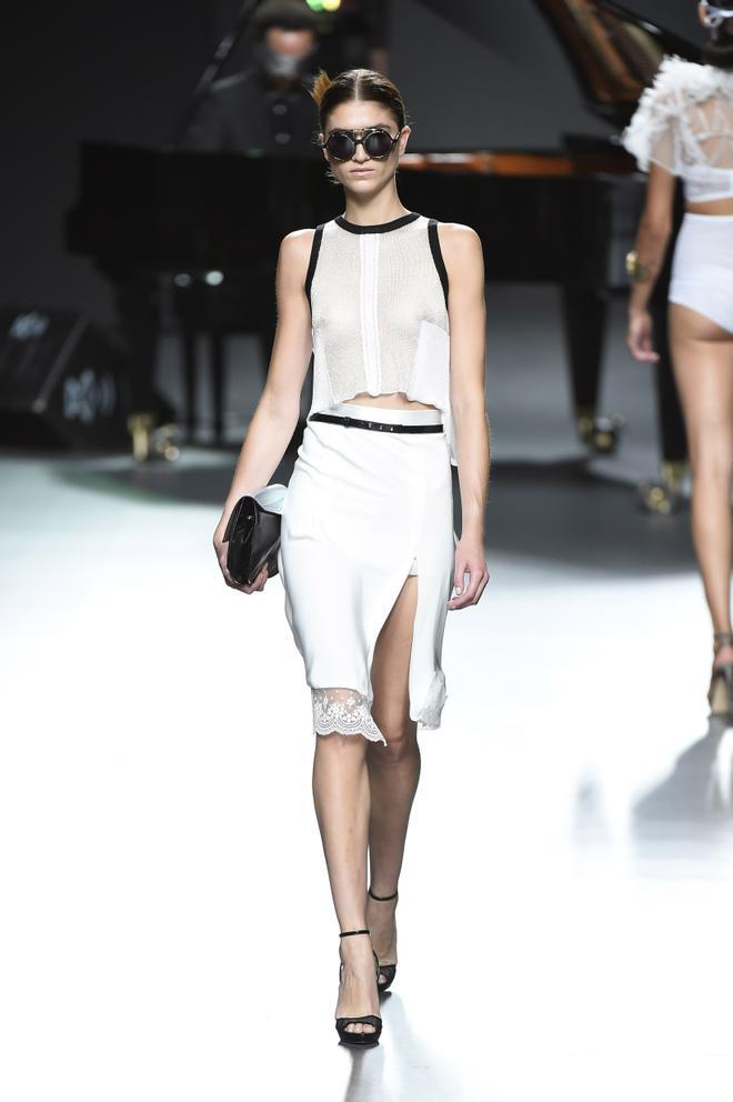 MBFWM: Ion Fiz Primavera/Verano 2016, falda y top en blanco