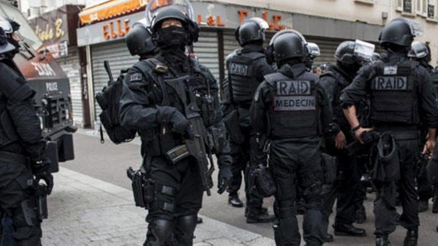 La vigilancia policial se refuerza en el Tour.