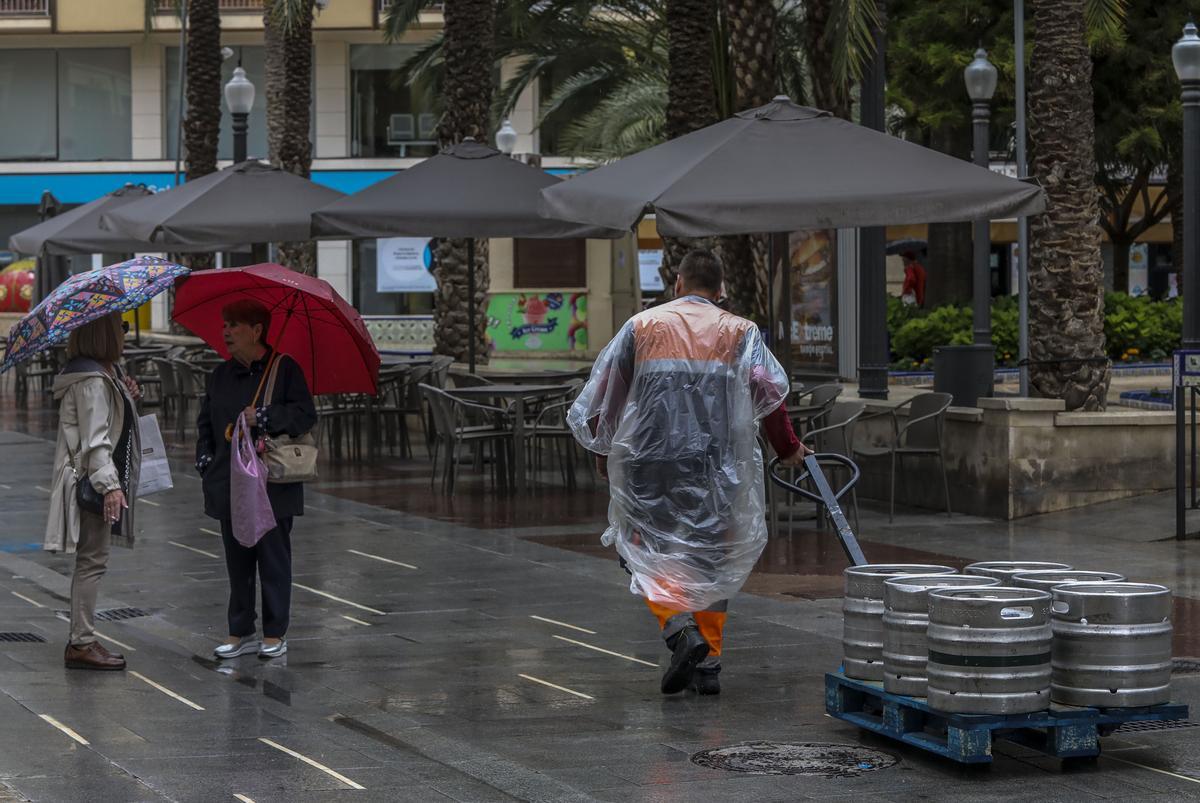 Se esperan fuertes lluvias este martes en Elche que ya han obligado a suspender las actividades