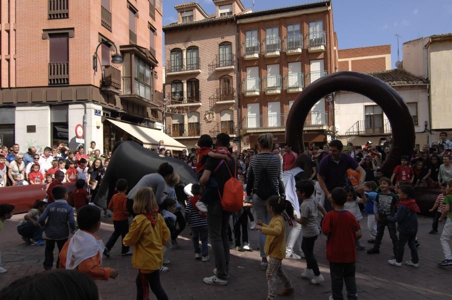 Los toros hinchables llenaron las calles