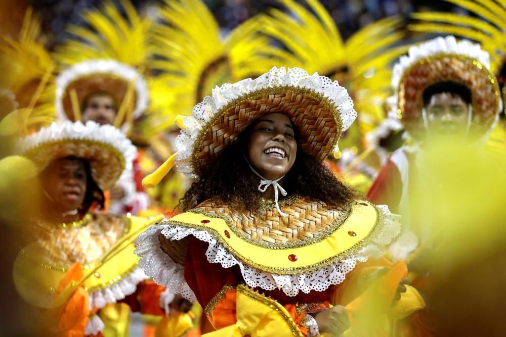 Arranca el Carnaval en Brasil al ritmo de la samba