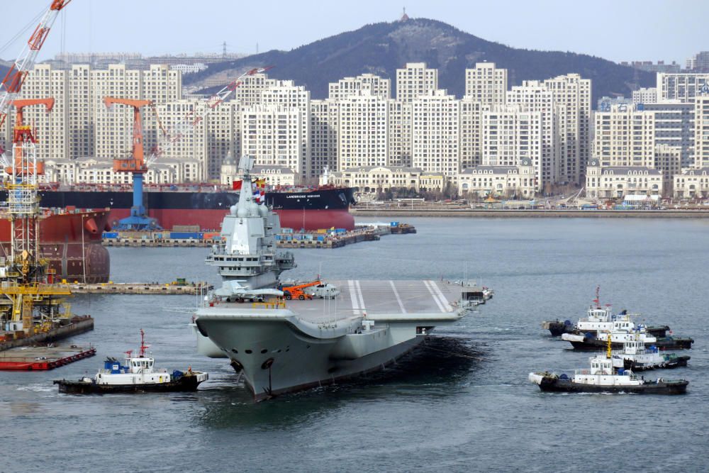 El primer portaaviones de China desarrollado a nivel nacional con aviones en su cubierta.