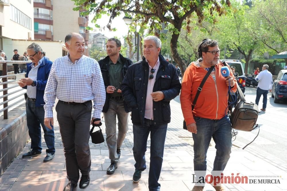 Los tractores se marchan de Murcia después de 29 horas