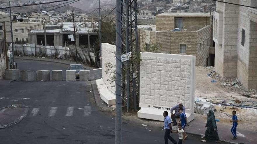 Bloques, en Jerusalén, para bloquear barrios palestinos. // Reuters