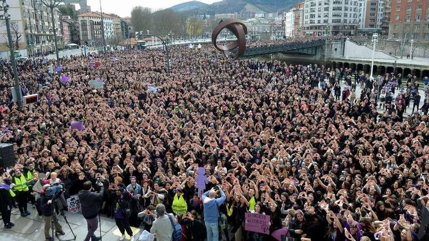 Manifestantes en Bilbao por el 8-M.
