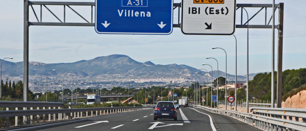 El abandono de la mujer se produjo en el tramo de autovía que pasa por el término municipal de Ibi.