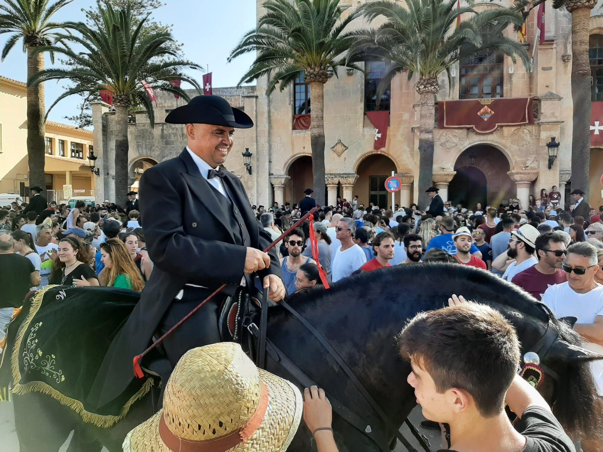 Las fotos de primer toc de flabiol en Ciutadella al que han asistido miles de mallorquines