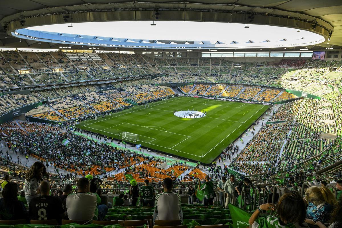 La Cartuja, antes del derbi entre el Real Betis y el Sevilla.