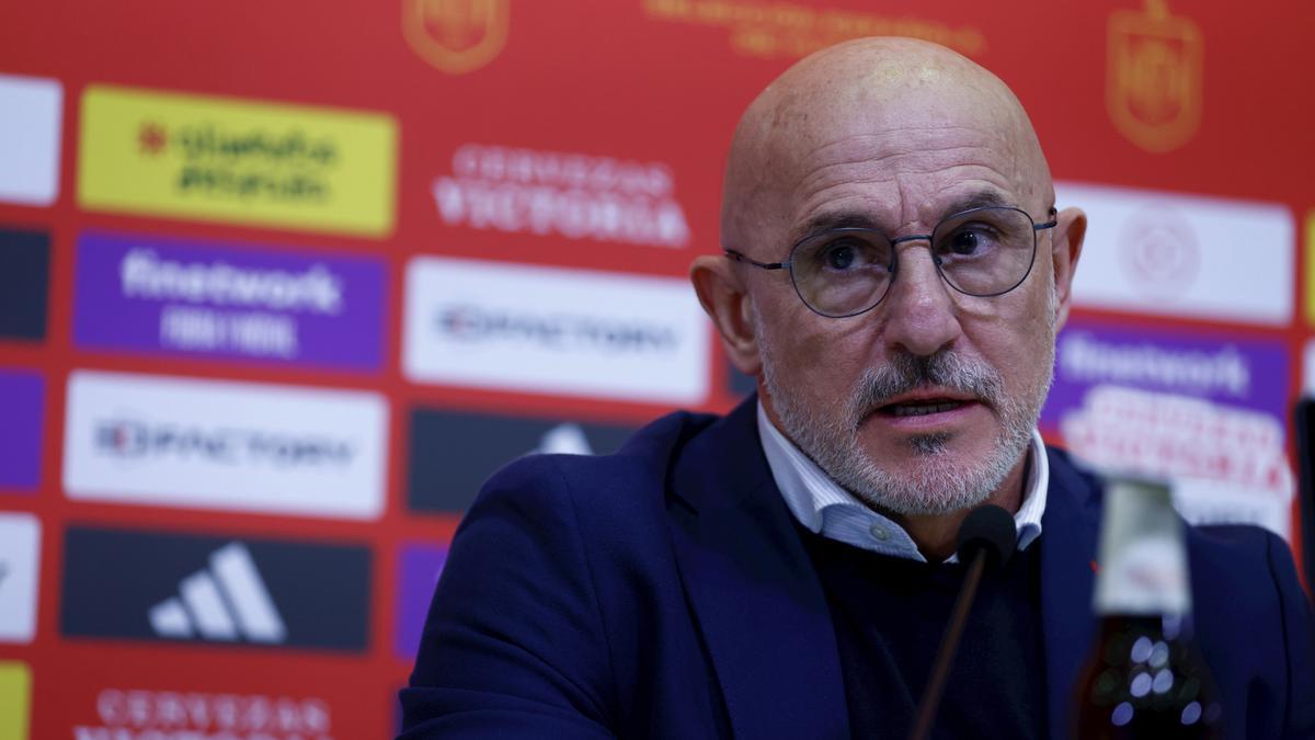 El seleccionador nacional de fútbol, Luis de la Fuente, en rueda de prensa.