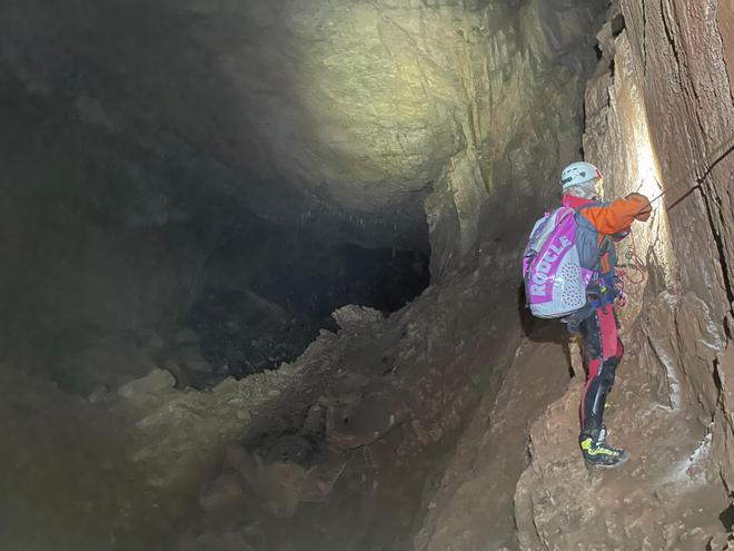 La sala virgen de la cueva de Valporquero por dentro