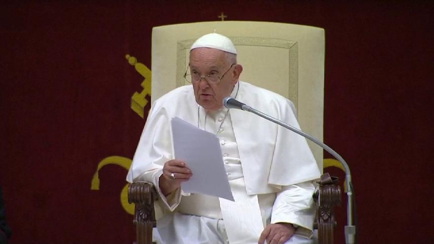 El papa Francisco asegura que “reírse de Dios no es blasfemia”