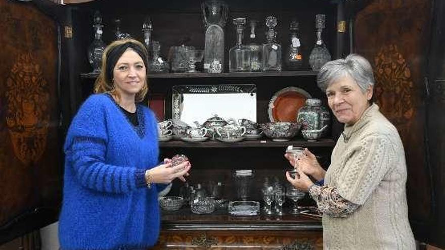 Organizadoras del mercado navideño de la plaza de Pontevedra.