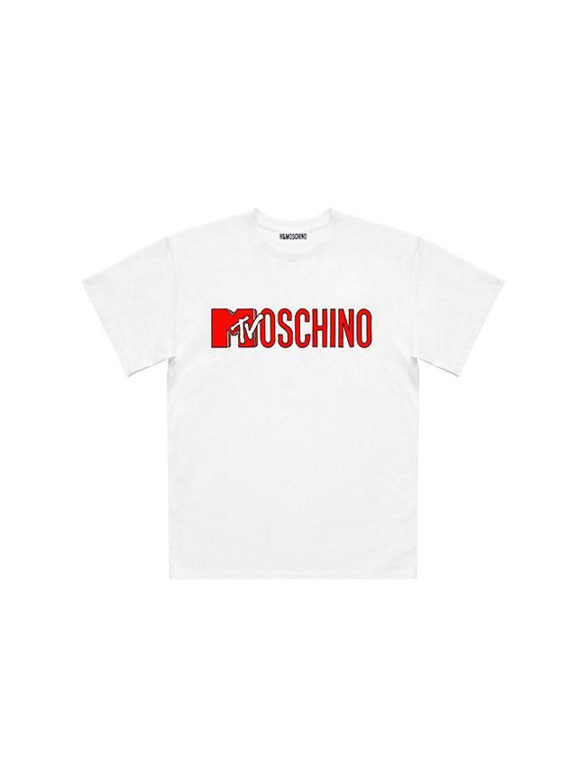 Todas las imágenes de la colección de Moschino x H&M: camiseta blanca con logo rojo