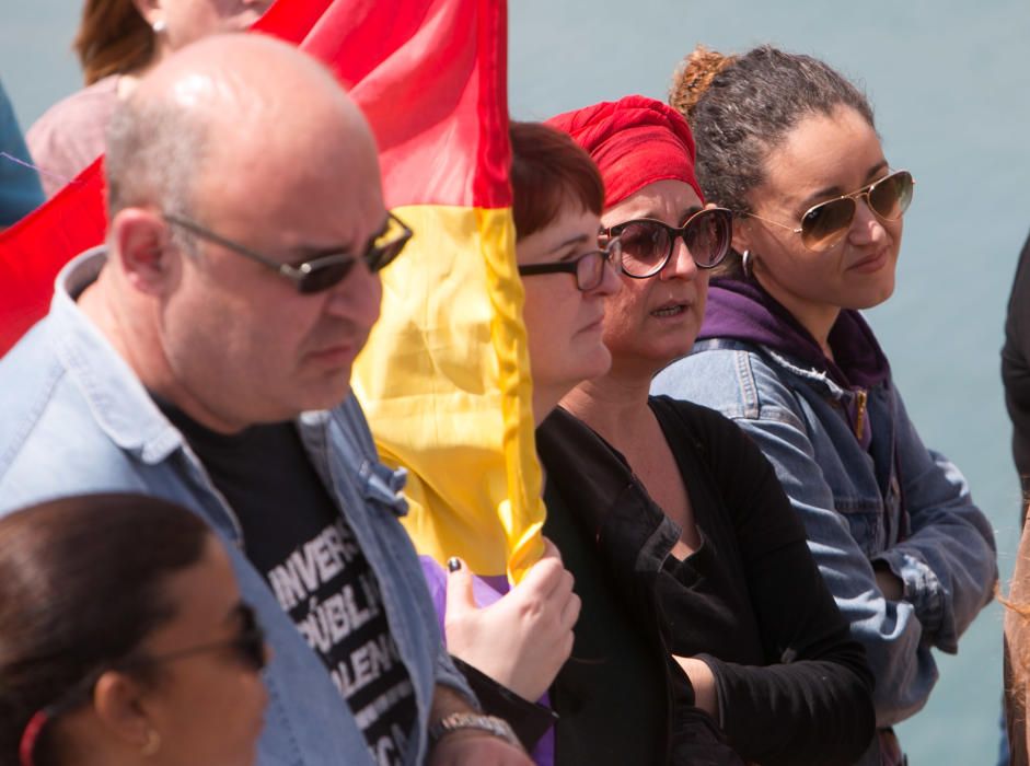 Más de 300 personas reivindican la República en Alicante