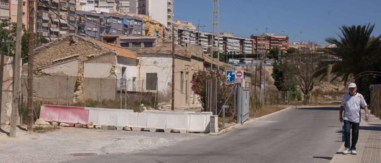 Vecinos de Sangueta denuncian el abandono del barrio por la desidia del Consell y el Ayuntamiento