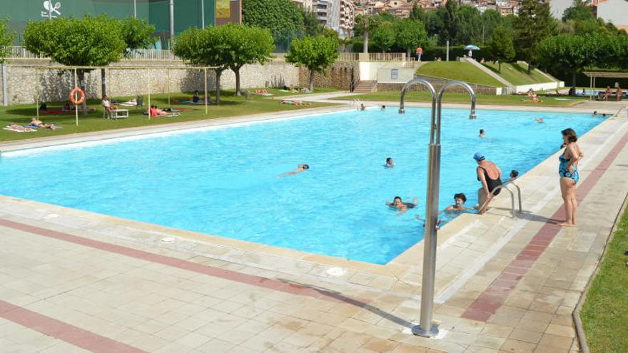 L&#039;ambient, aquest dimecres a mig matí, a la piscina municipal de Berga.