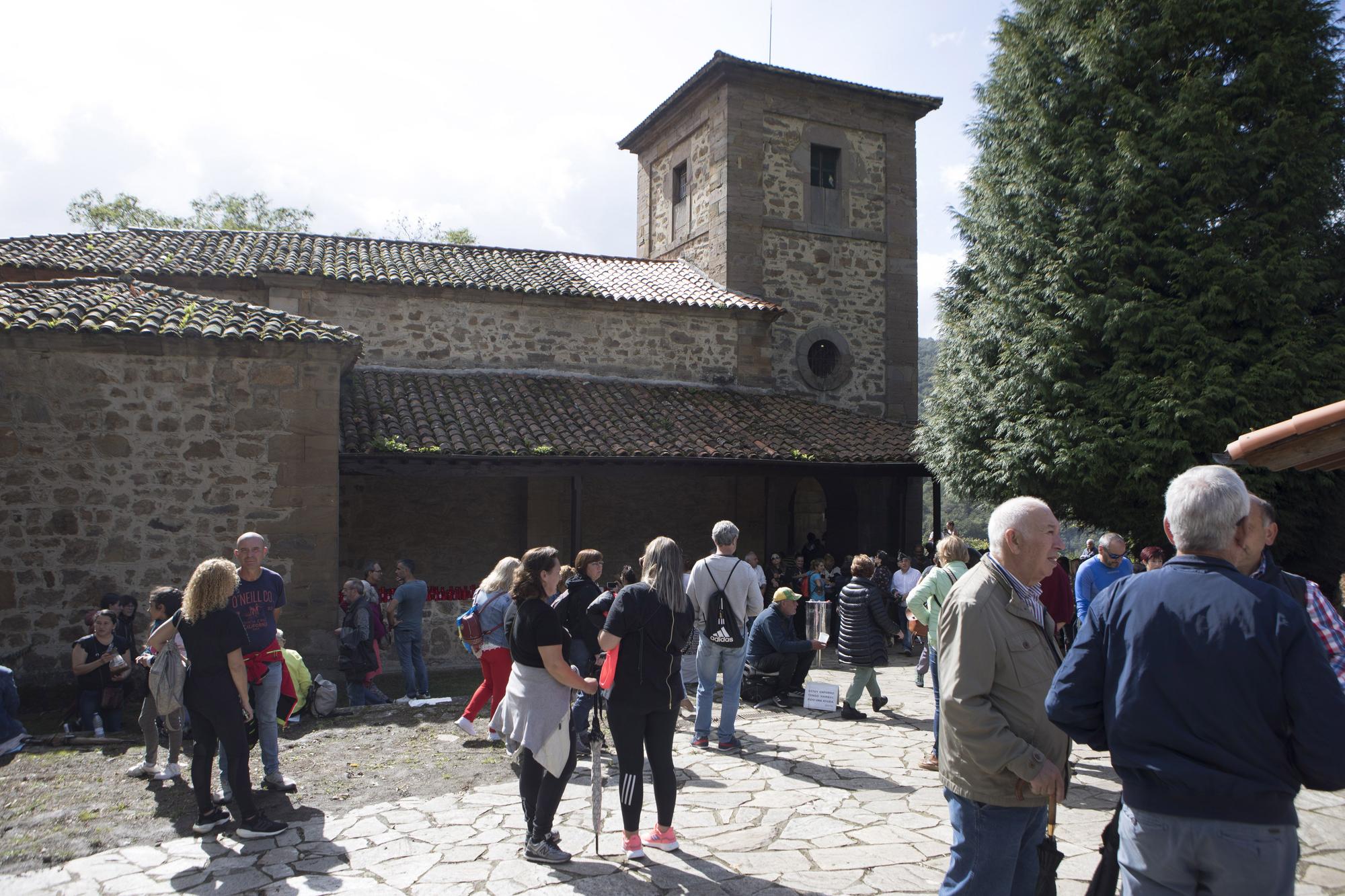 La romería de Los Mártires vuelve a Mieres