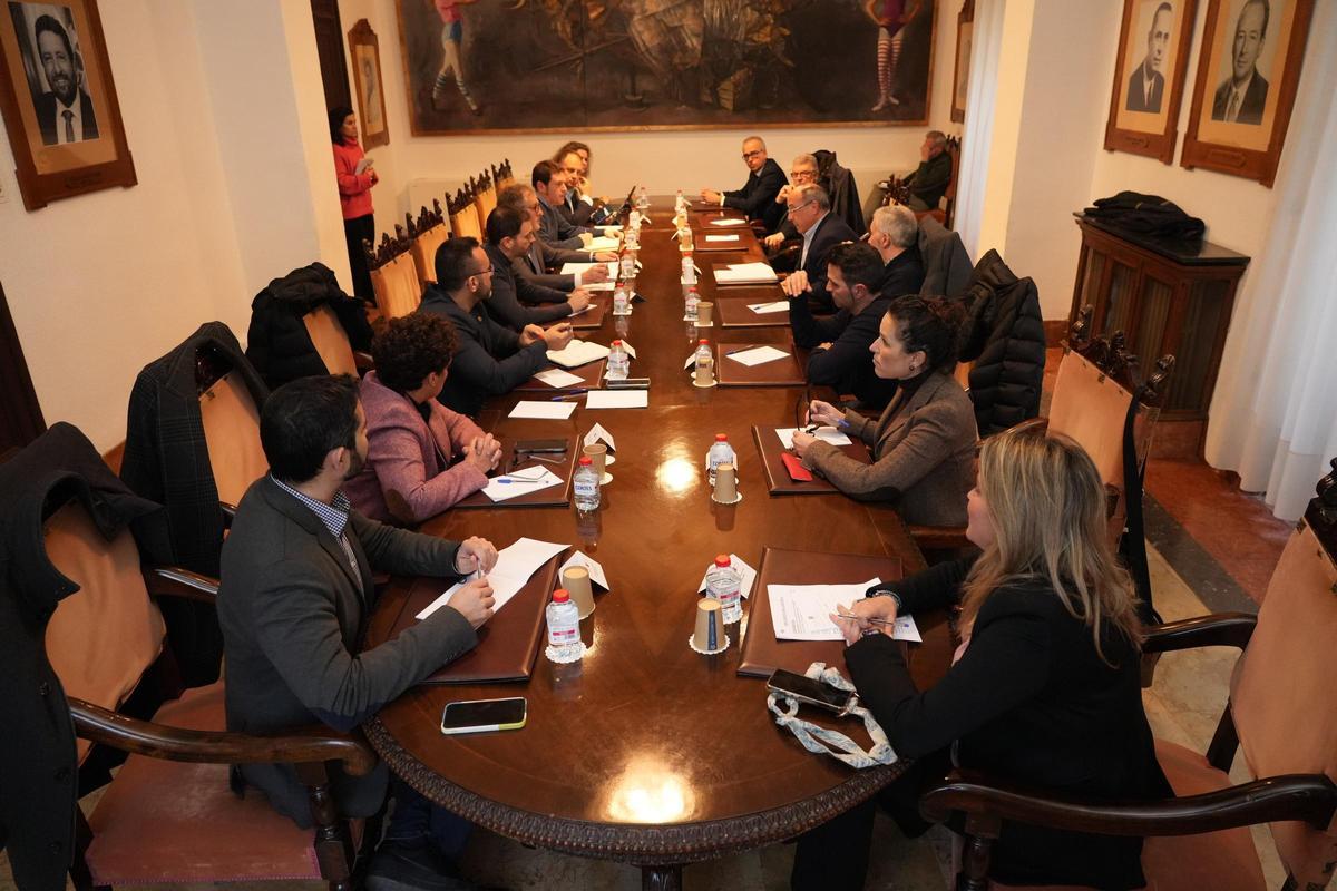 Reunión de la mesa de seguimiento de 'Salvem la ceràmica', el 25 de enero.