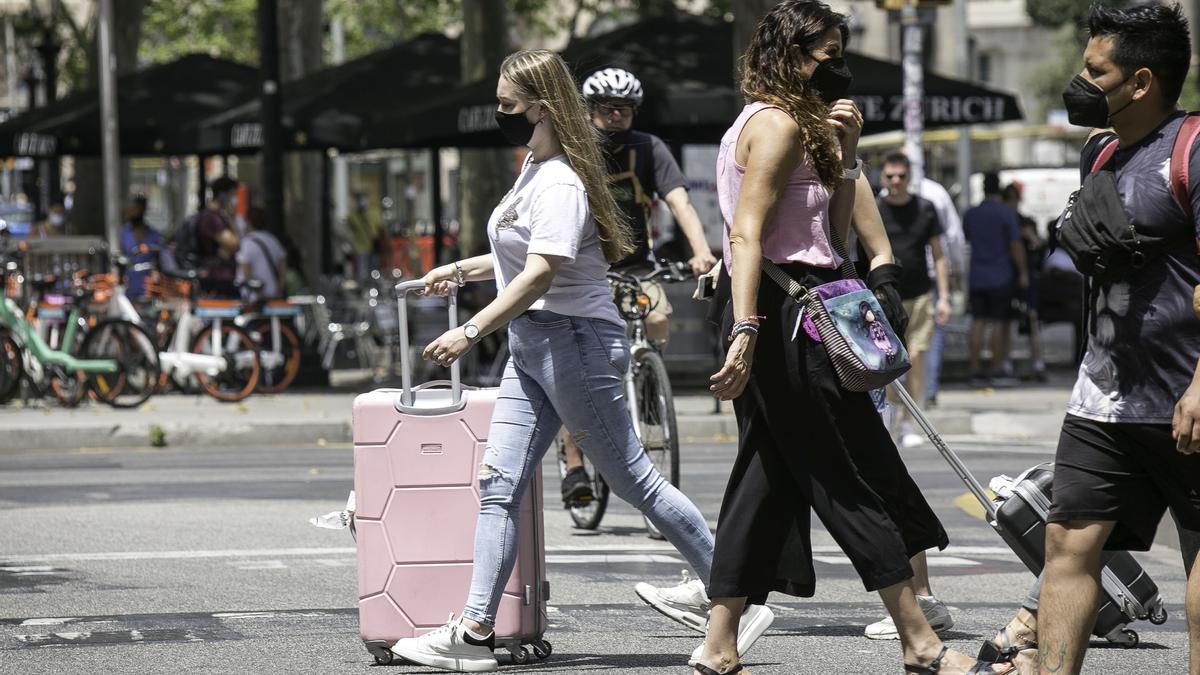 Turistas en el centro de Barcelona, esta semana.