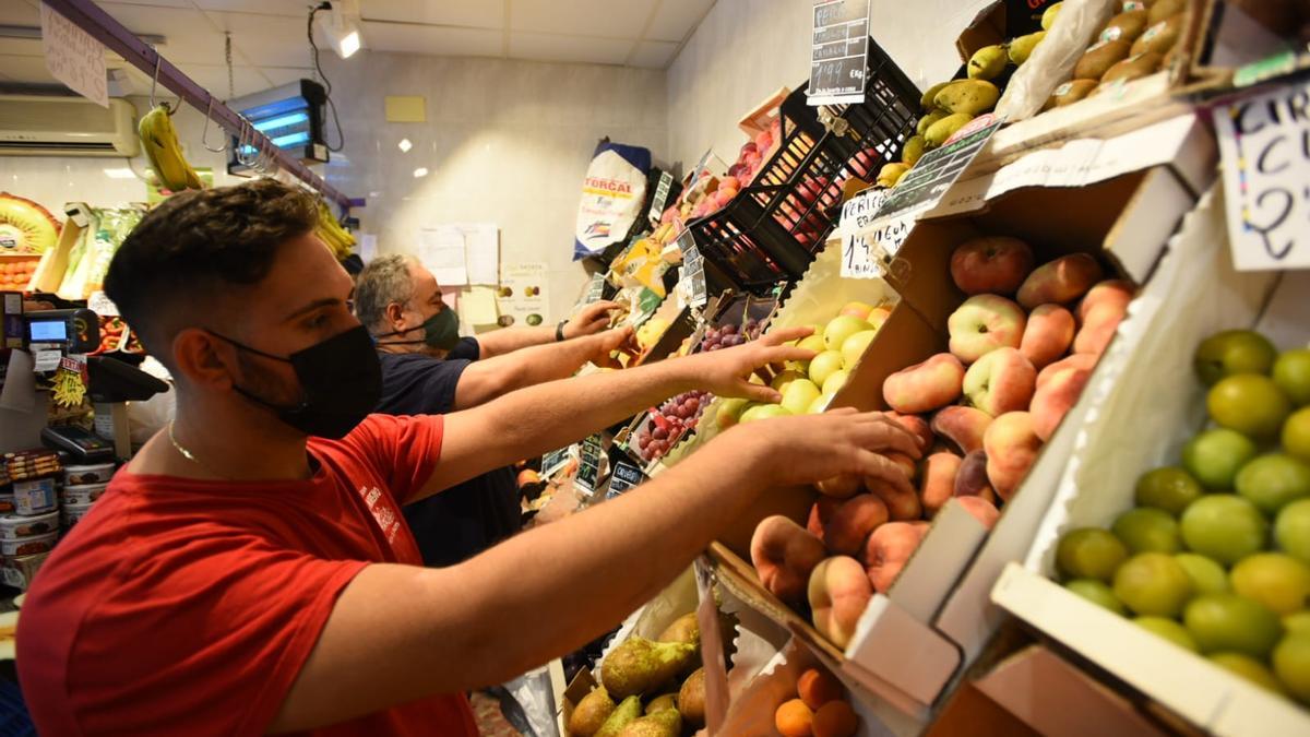 La fruta ayuda frente a la pérdida de agua, vitaminas y minerales ante el calor.