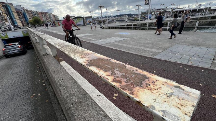 Vista de parte de las barandillas del paseo de Fomento. | JUAN PLAZA