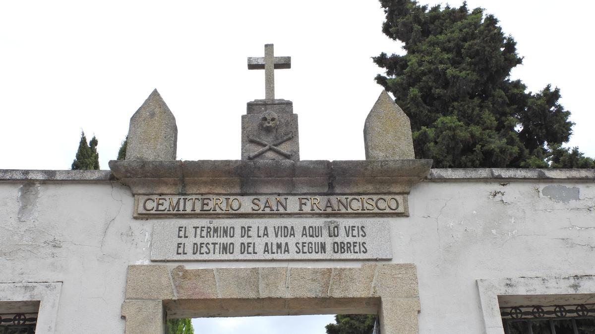 La entrada al cementerio de San Francisco.