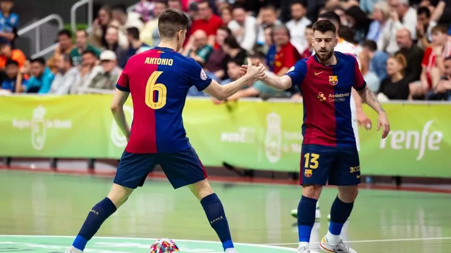 El Bar?a golea a Industrias y se cita con Pe?赤scola en semifinales