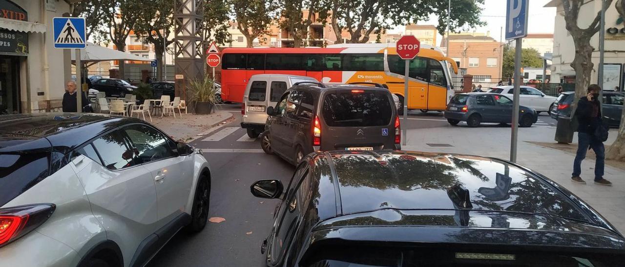 Una imatge habitual a la plaça de l’Estació de Figueres.