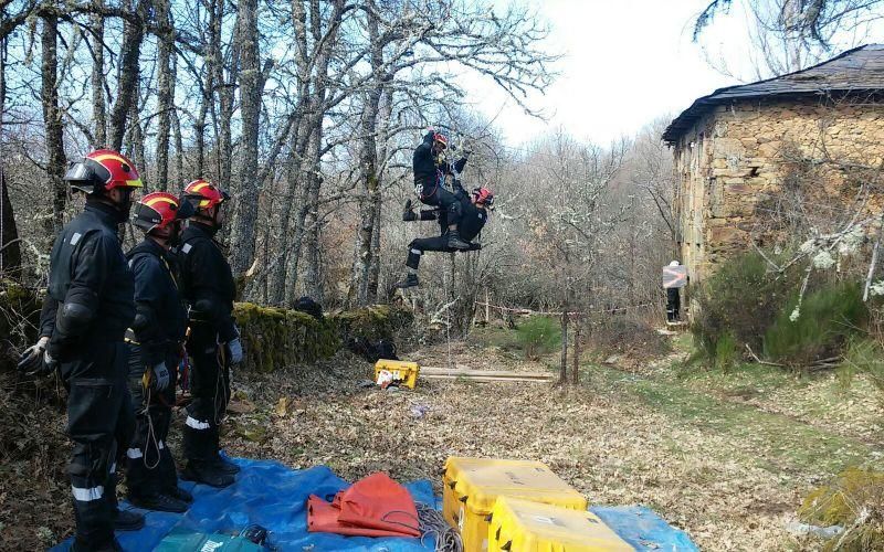 La UME realiza ejercicios de rescate de víctimas e