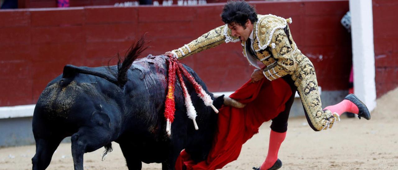 El orgullo de Castella y la raza de Cayetano salvan la tarde