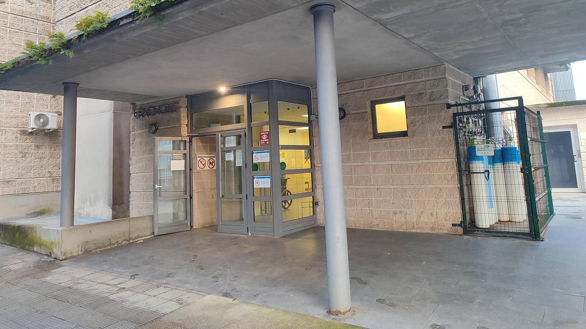 El acceso al PAC de Cangas, que también presta el servicio de urgencias a los moañeses.