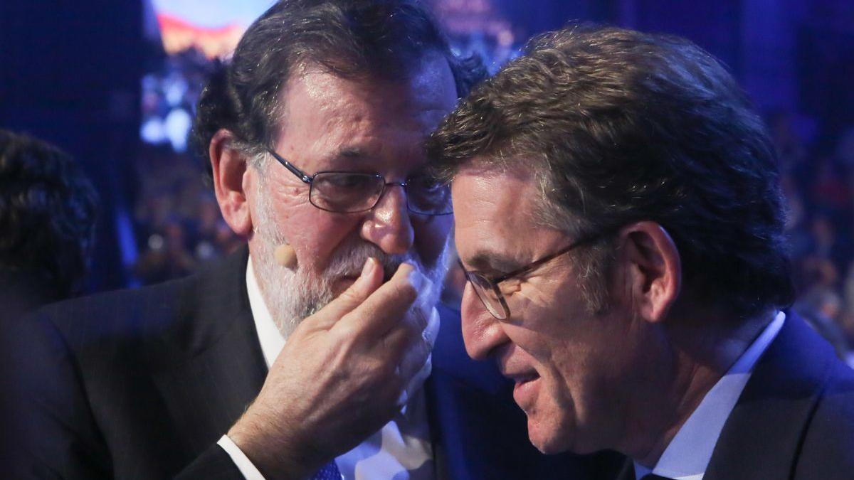 Mariano Rajoy y Alberto Núñez Feijóo, el 18 de enero de 2019, en la convención nacional del PP que organizó Pablo Casado en Madrid.